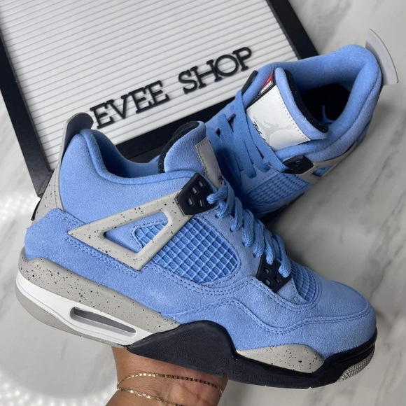 Jordan Shoes - Air Jordan 4 Retro 💙💙💙